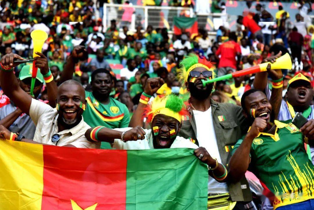 
尼日利亚球迷暴乱“凶残”有着“非洲雄鹰”(组图)
