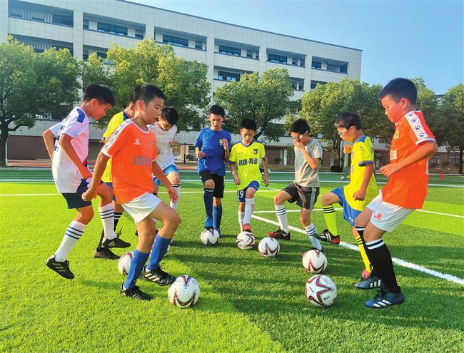 韩光明农村小学开展校园足球的便利条件(图)