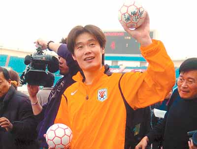 社会各界一天连发两条动态球迷：中国足球还真能回到原点