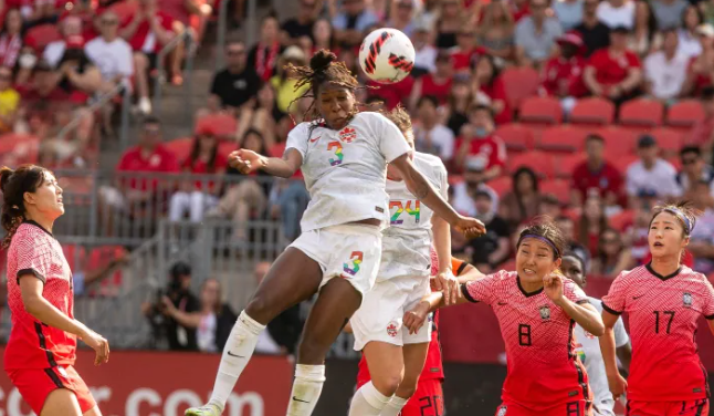 加拿大女子足球队在与韩国的友谊赛中一分未得