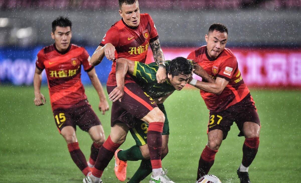 U23国足积极高压逼抢，方昊大礼失误