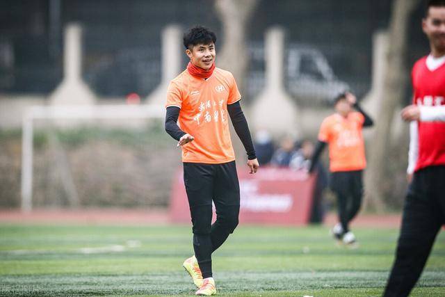 他是中国男子国家队队长蒿俊闵出生于湖北农村的蒿俊闵