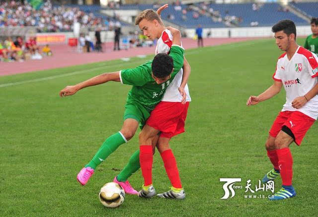 新疆“迎春杯”足球比赛就是新疆足球事业发展大步向前