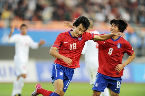 东亚杯足球赛选拔队0:3不敌韩国队(组图)

