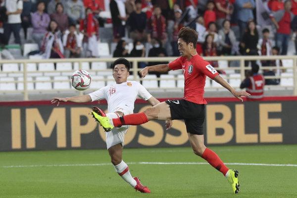东亚杯足球赛选拔队0:3不敌韩国队(组图)

